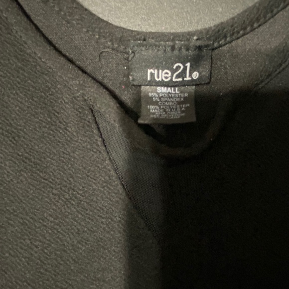 Black dress - Picture 2 of 4